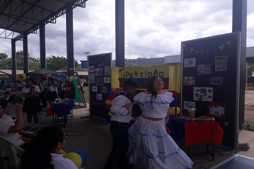 baile típico de la costa ecuatoriana